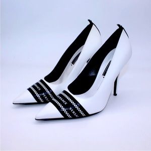 Versace Signature Script Heels Pumps White/Black Size 39 EU / 9 US NIB